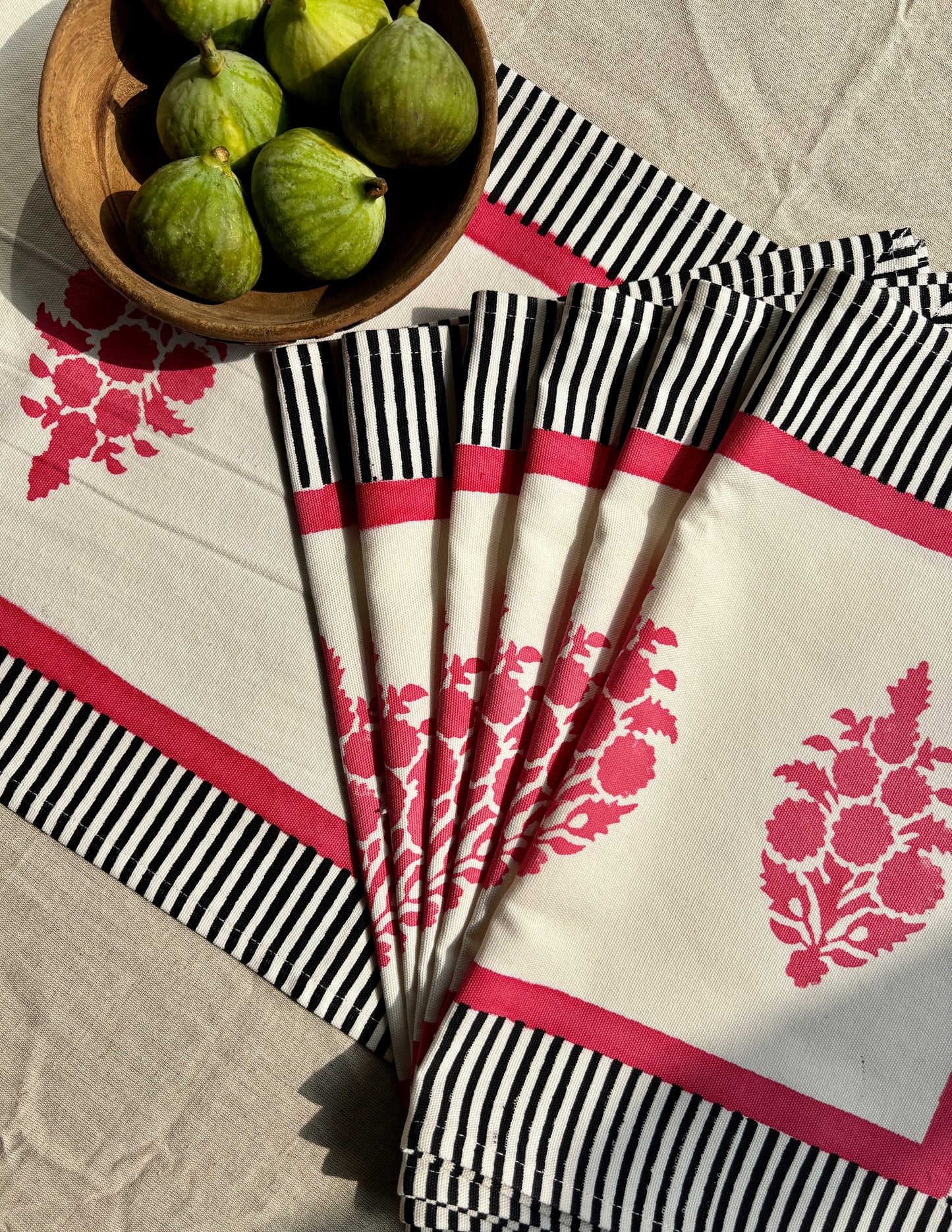 مفارش طاولة طعام قطنية | مجموعة من قطعتين | أسود ووردي