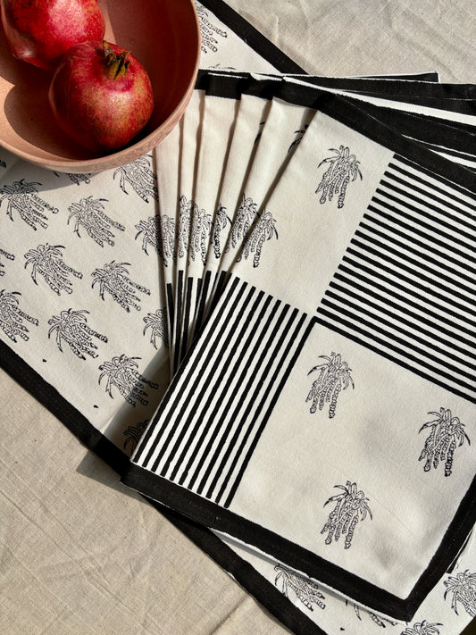 مفارش طاولة الطعام | مجموعة من قطعتين | باللونين الأسود والأبيض