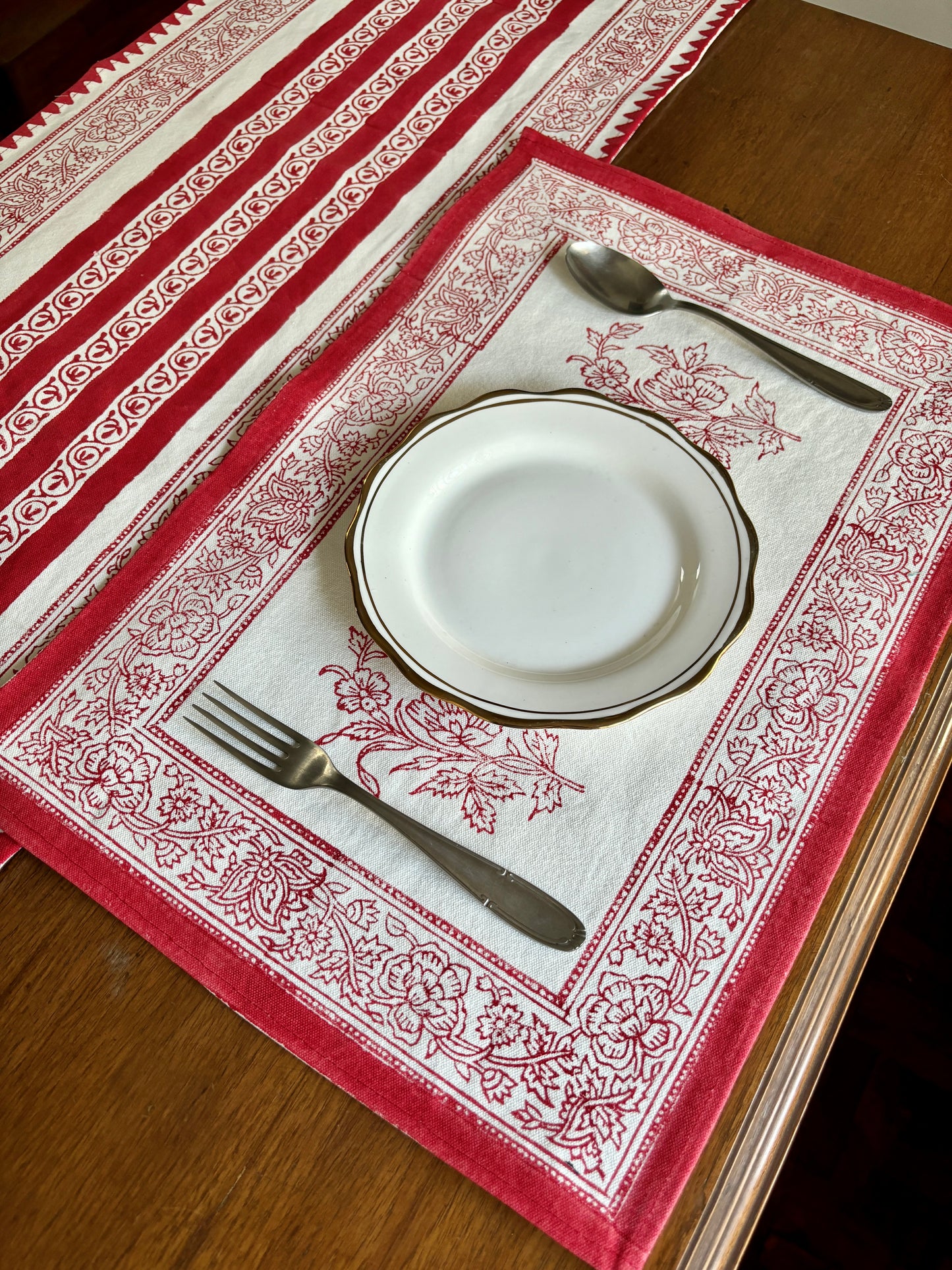 مفارش طاولة الطعام "كوبو" | مجموعة من قطعتين | باللونين الأسود والأحمر