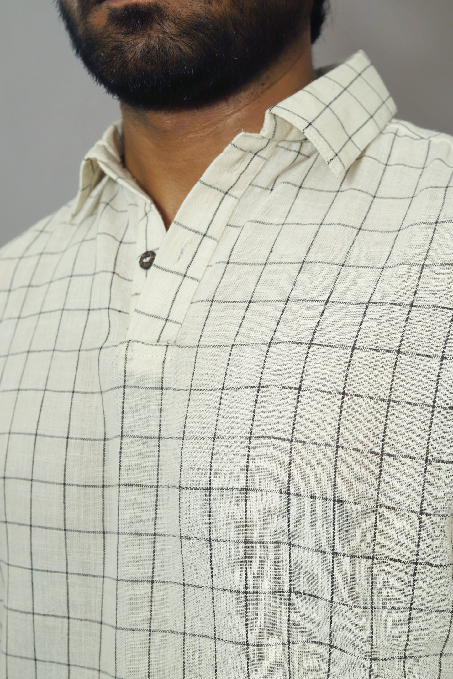 Half sleeved shirt in checks for Men