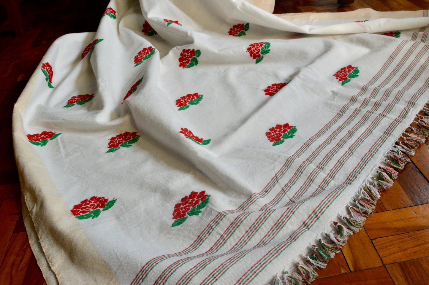 Coming up roses white cotton saree