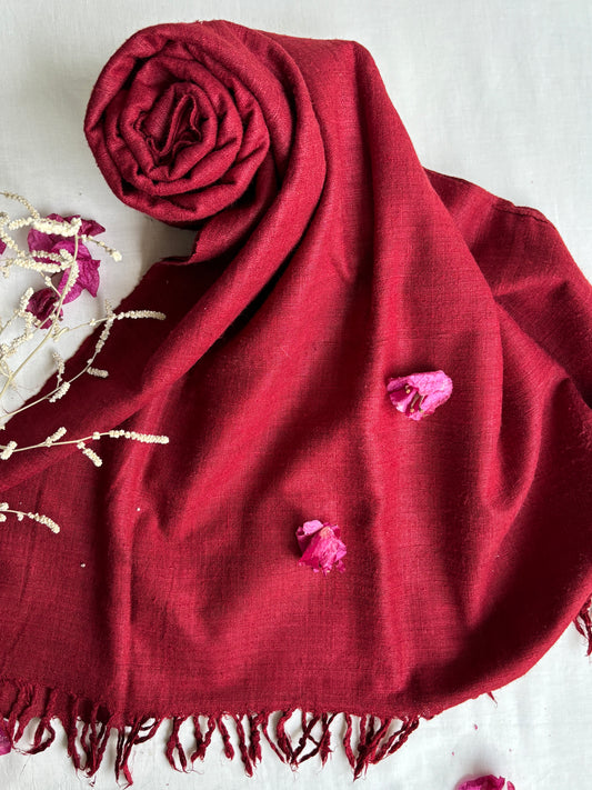 وشاح حرير أحمر سادة من Ahimsa | صبغة خشب السابان الطبيعية