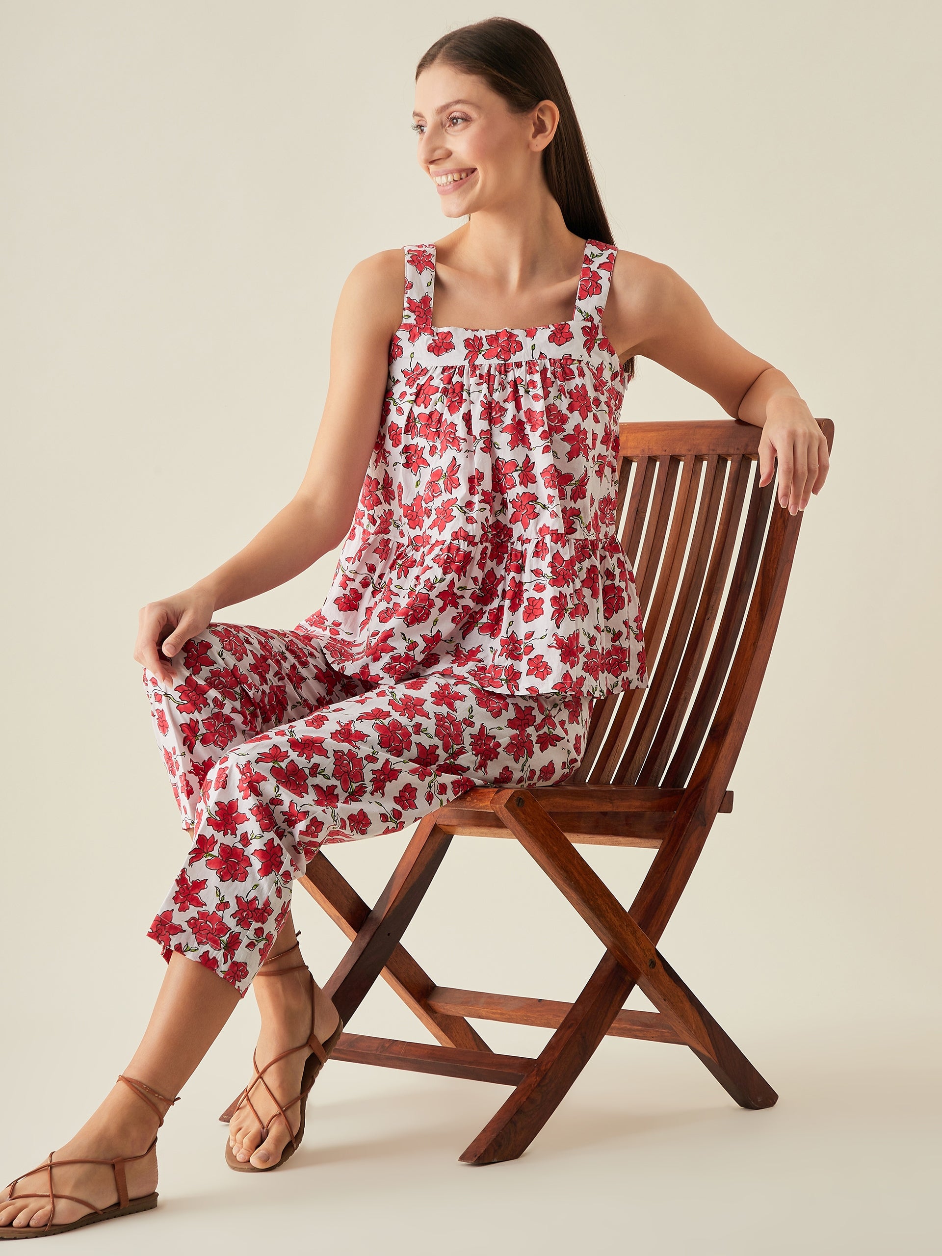 Sleeveless flared top for women | Red
