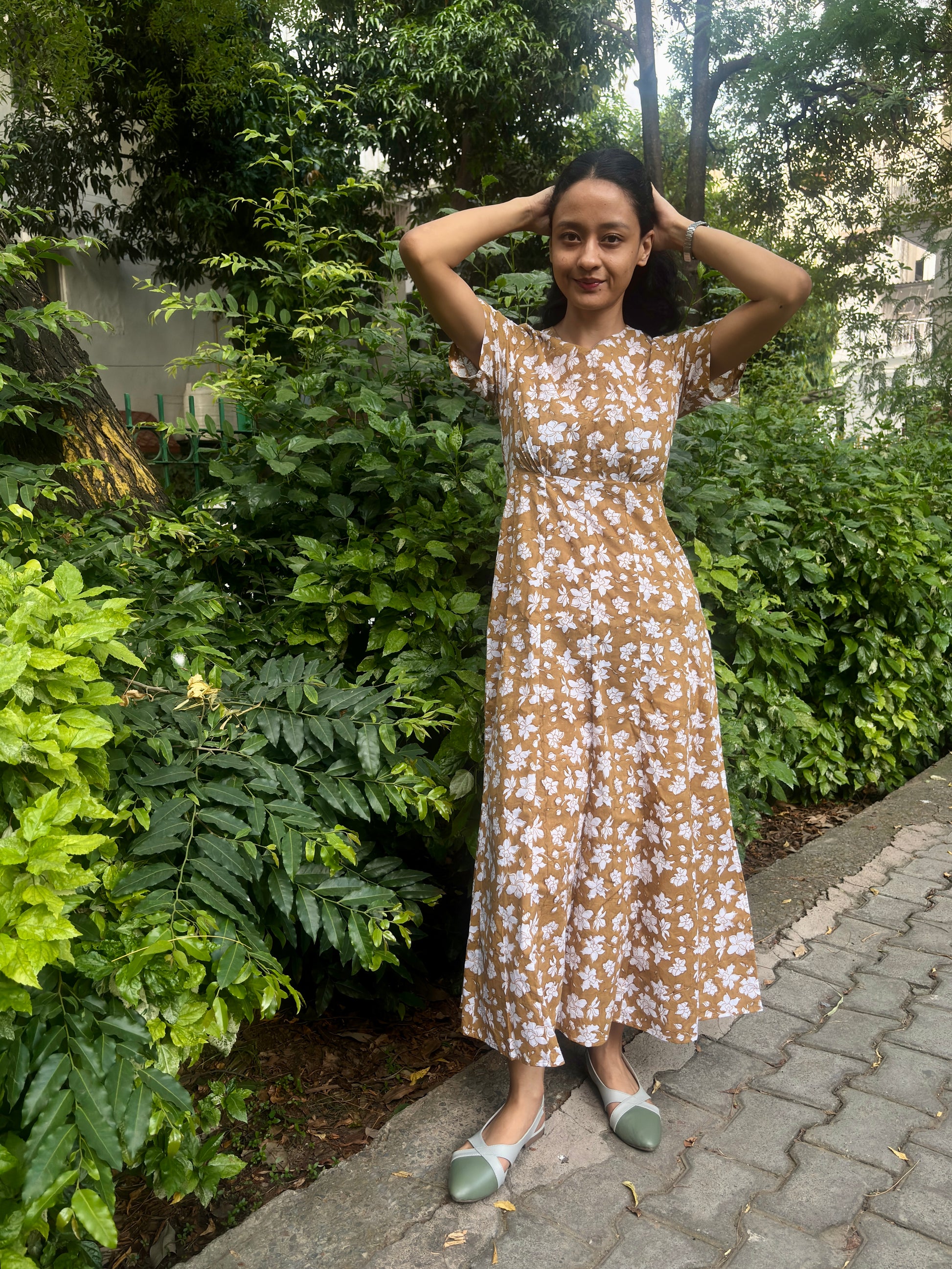 Caramel Brown Floral Cotton Maxi Dress with Short Sleeves Arras Caramel Brown Floral Cotton Maxi Dress with Short Sleeves Arras
