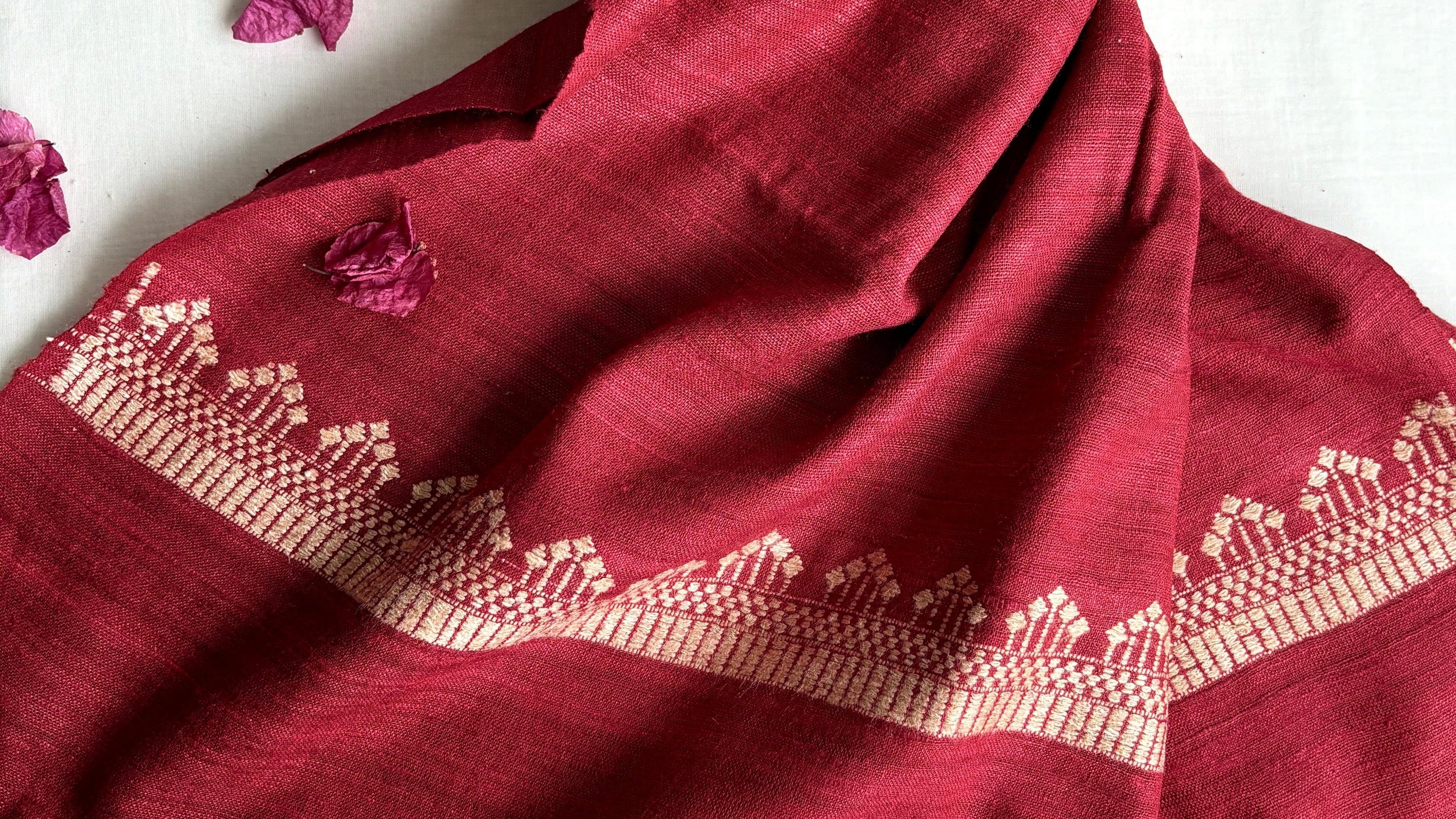 premium corporate gifts under 2000 silk stoles by the brand Arras