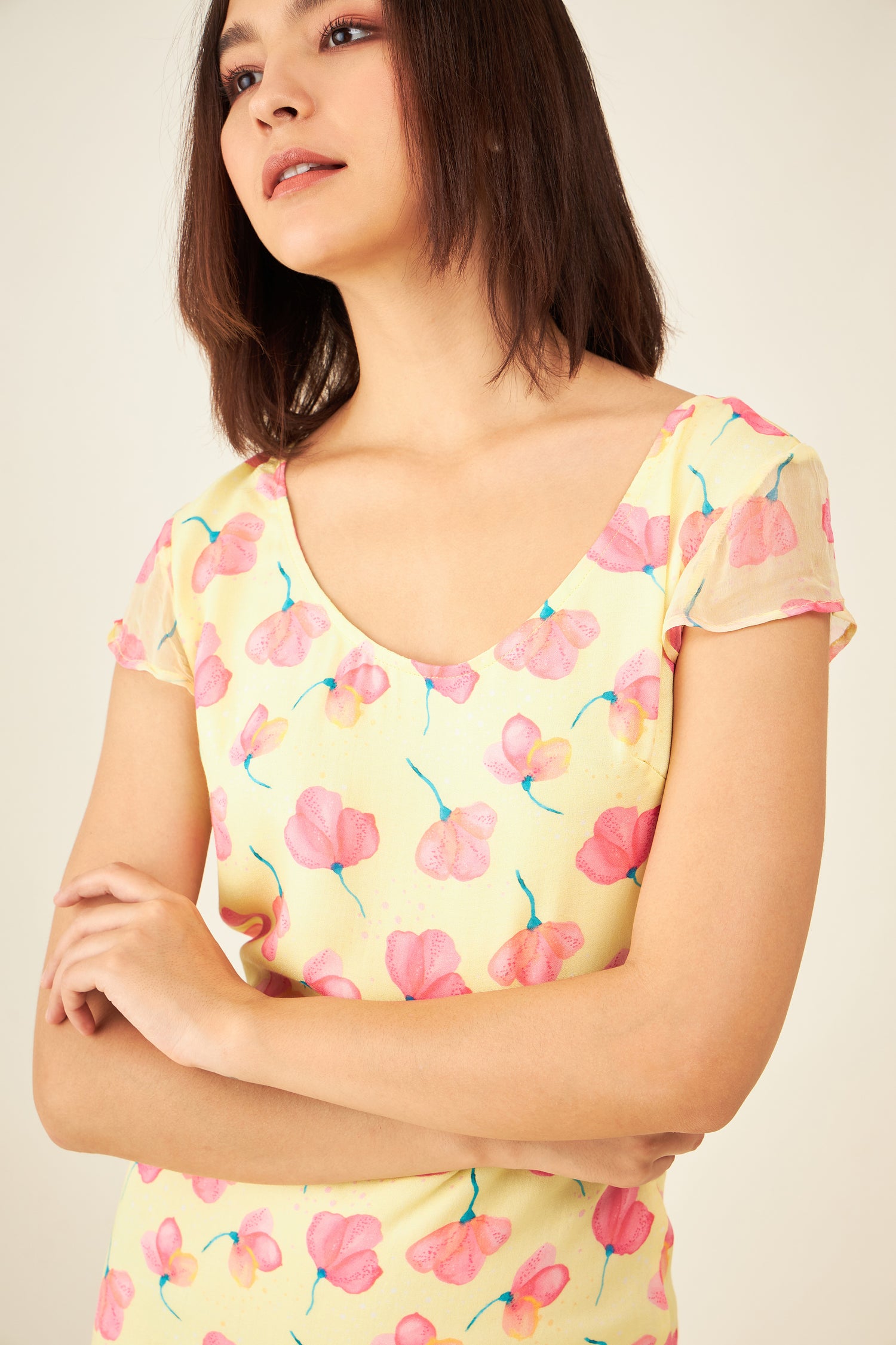 Yellowdresswithsheerbackcloseup